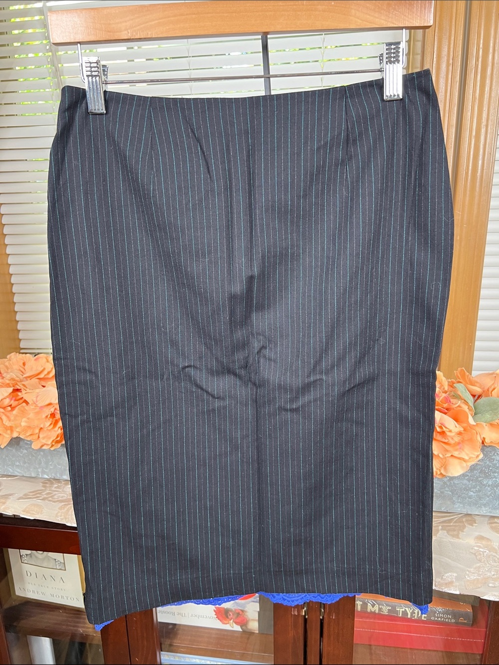 NWT Express pinstripe skirt with lace trim Size 3/4